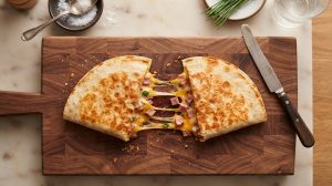 Křupavá skládaná tortilla z pánve: Virální 5minutový trik, který si zamilujete